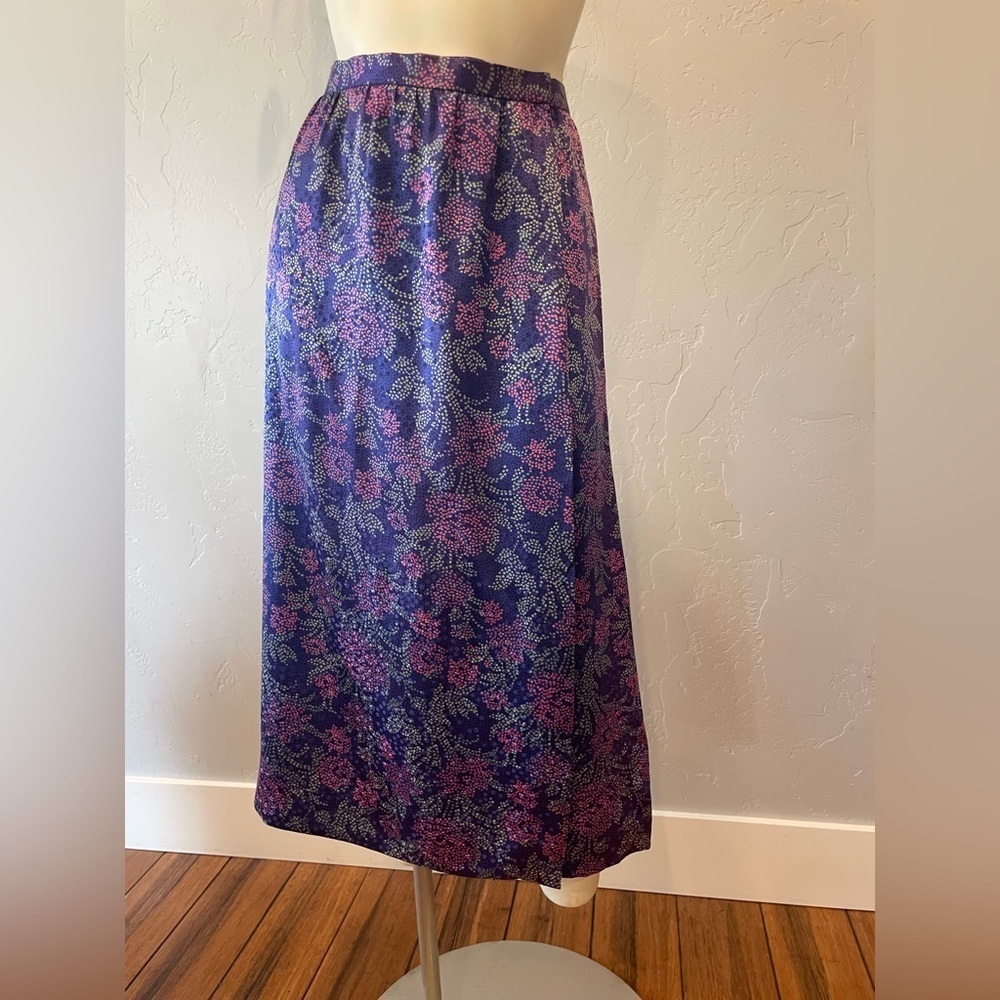 Women’s vintage 100% silk Doncaster, Floral Purple and Pink Skirt 26” waist